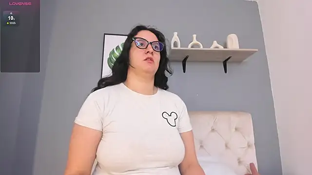 Soe Lara online show from October 8, 11:25 am