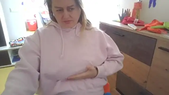 Meliss Official9 online show from April 12, 9:45 am