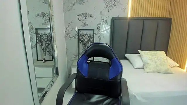 SHARONBLAKE2 online show from March 3, 2:12 pm