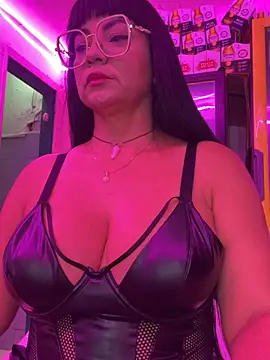 Hot beauty   online show from February 18, 1:59 am