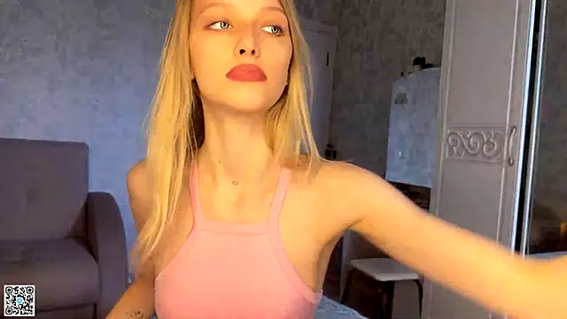 Evvie Summn1 online show from October 31, 6:04 am