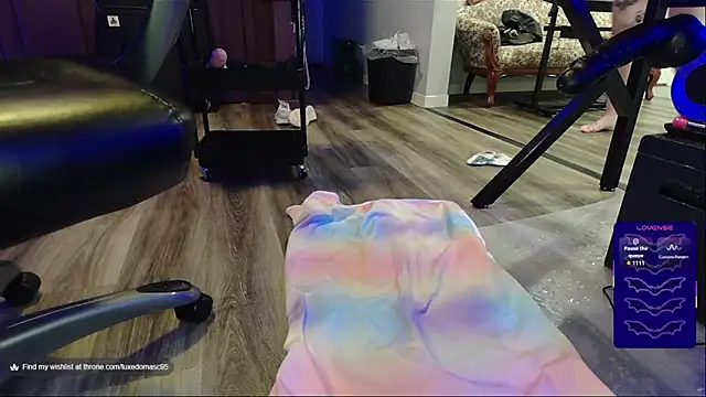 tuxedomasc95 online show from October 17, 2:37 am