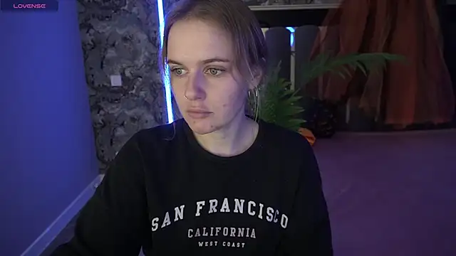 MaribelRiverr  online show from October 31, 6:39 am