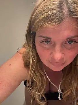 Lombada online show from April 13, 8:31 pm