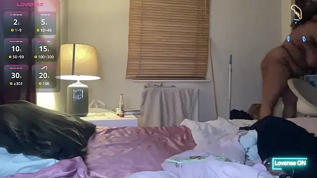 babysainty22 online show from April 11, 9:40 pm