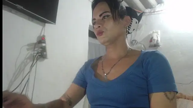 Analiasmith89 online show from April 13, 6:52 pm