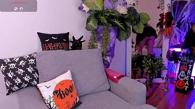 Snapshot of DakottaHill chatting on October 29, 7:45 am DakottaHill online show from October 29, 7:45 am