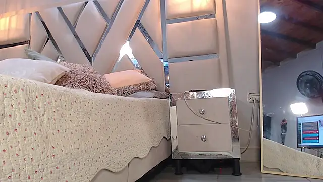 Luna Florez online show from October 30, 12:28 pm