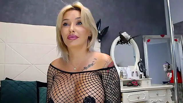 IssaSmith online show from September 24, 6:23 am