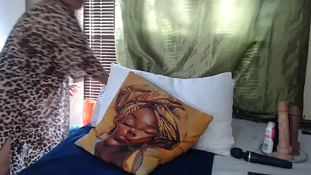 Foxybrownxx1 online show from April 7, 7:32 am