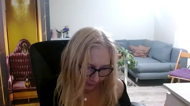 sofia xkiss online show from November 7, 3:28 pm