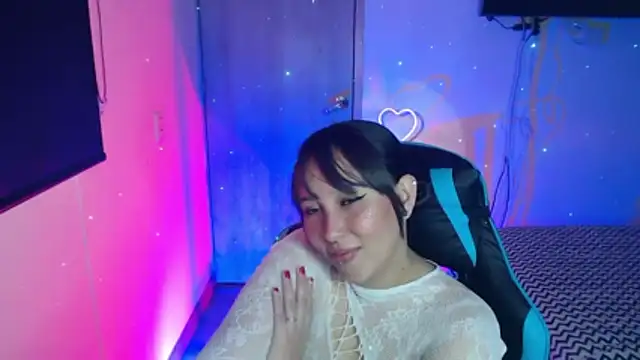 Skarlet Adams28 online show from April 1, 9:45 pm