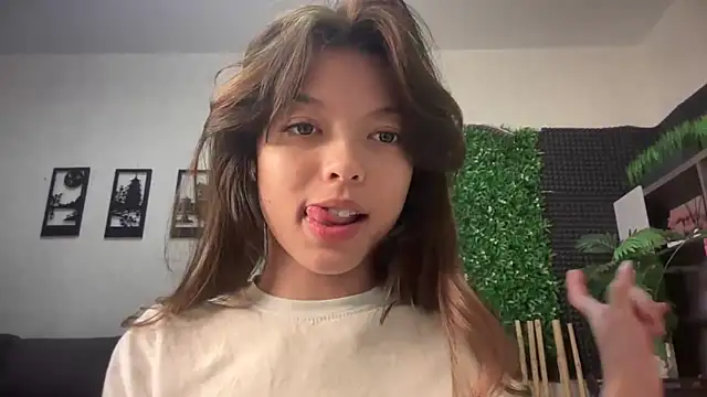 Snapshot of DesiredHoney chatting on October 5, 4:45 pm DesiredHoney online show from October 5, 4:45 pm