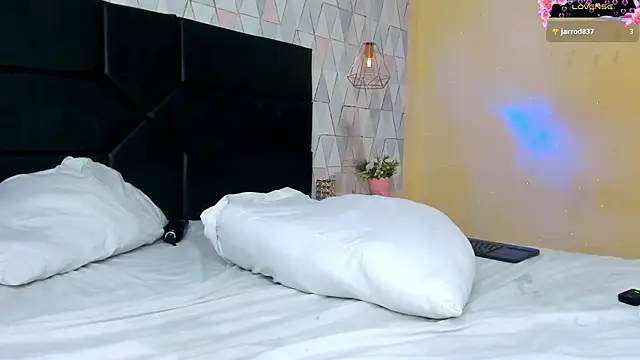 JustinePerry online show from April 11, 7:45 am