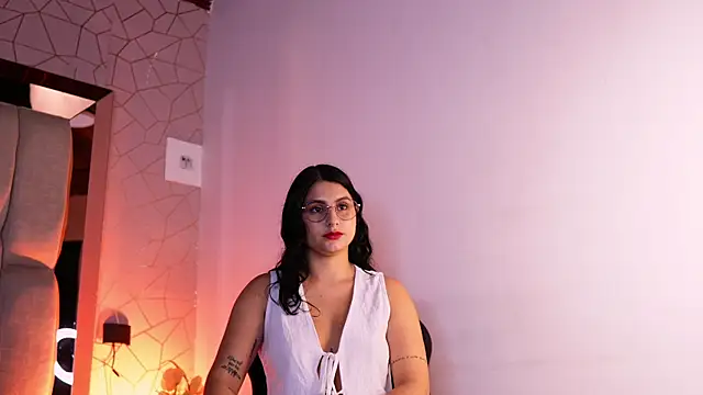 Luu Princess online show from April 2, 7:55 pm