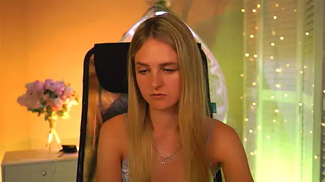 DeboraLarson online show from March 30, 8:47 am