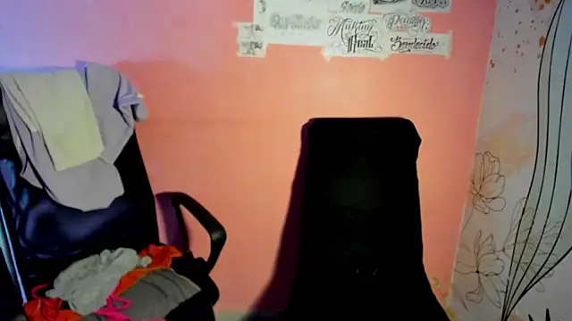 bigblackhotx1 online show from April 26, 4:21 am