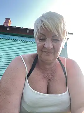 Laura Millf online show from July 28, 3:08 pm