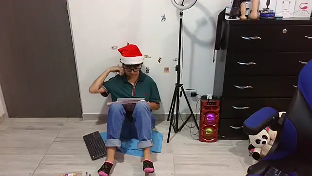 thomascooper7 online show from December 22, 10:13 pm