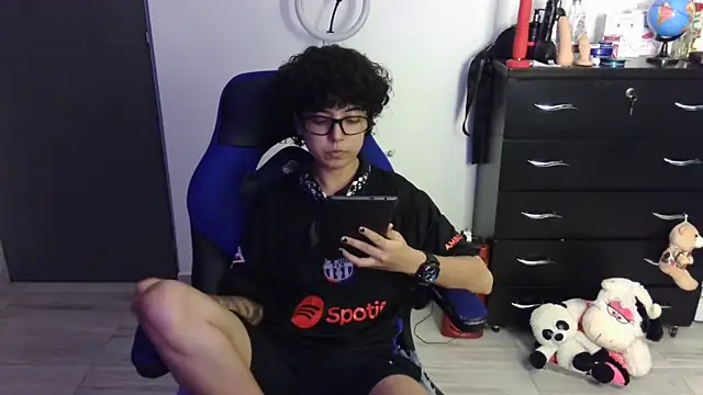 thomascooper7 online show from April 14, 12:11 am