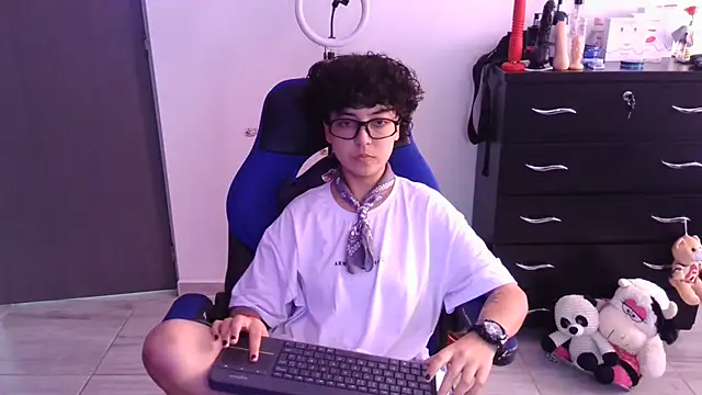 thomascooper7 online show from March 2, 7:09 pm