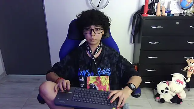 thomascooper7 online show from April 3, 8:29 pm