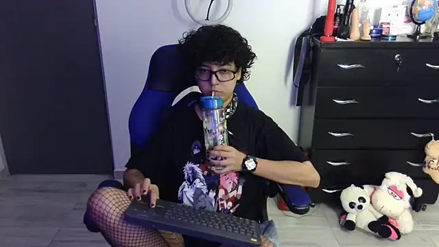 thomascooper7 online show from April 10, 7:20 pm