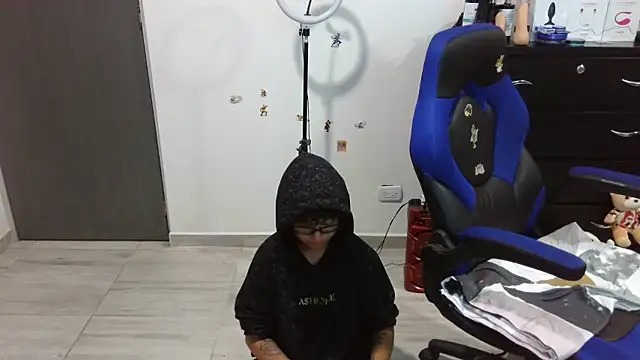 thomascooper7 online show from January 14, 2:27 am