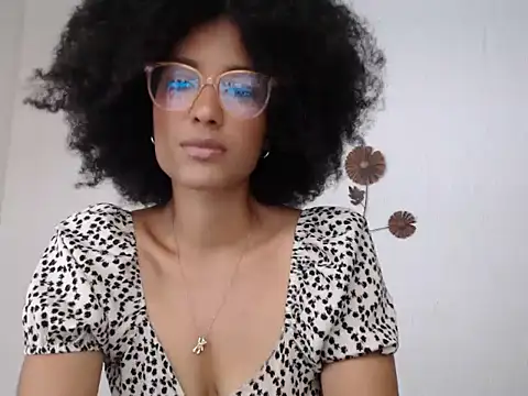 violettamartins online show from June 1, 9:49 pm