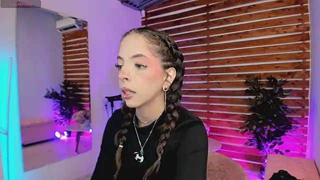 Sapphire Venuss online show from February 4, 1:19 am