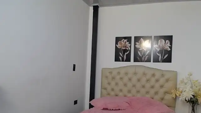 lily f00x online show from March 27, 12:39 pm