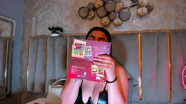 KimDevinne online show from October 3, 3:00 am