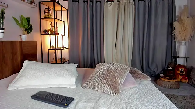 amber maxwell online show from January 18, 9:11 pm