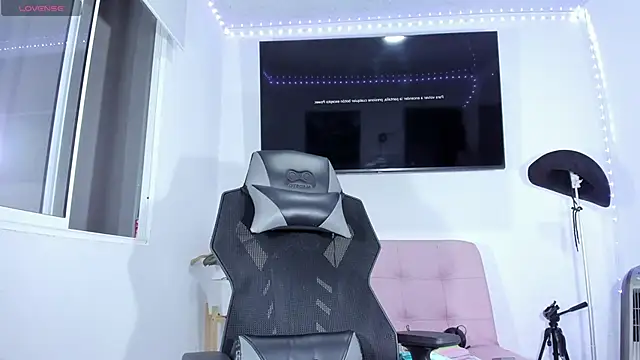 emily palmeer online show from March 9, 10:51 am