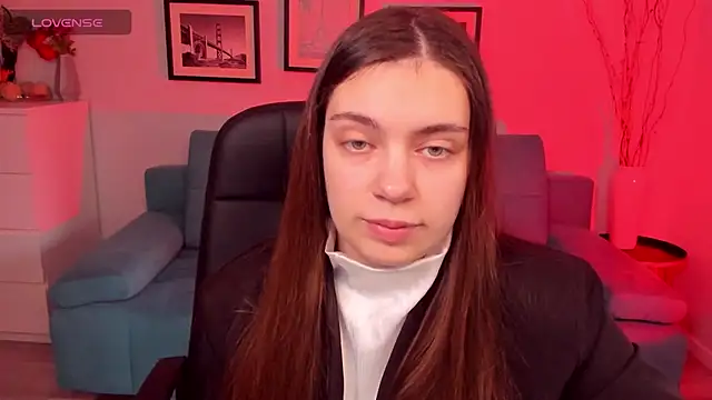 DaniellaLovely online show from December 4, 7:10 am