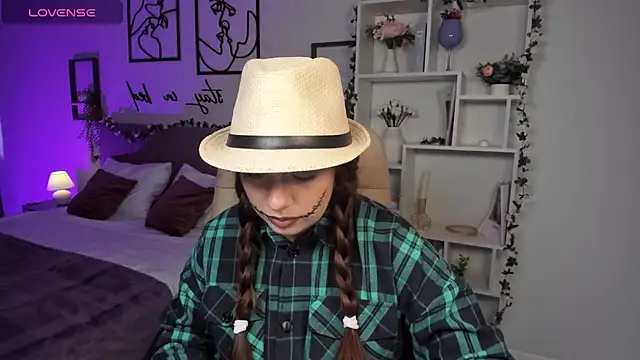 DaniellaLovely online show from October 22, 11:59 am