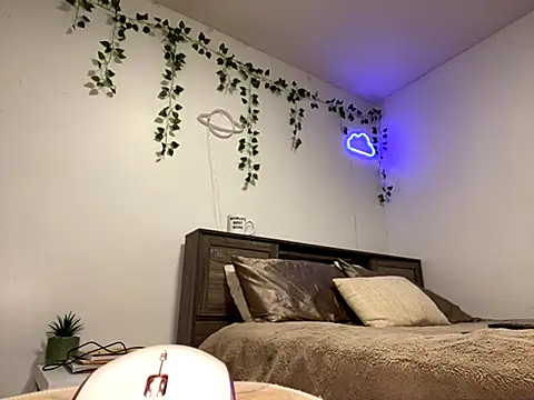 Kittyymaze1 online show from September 18, 2:26 pm