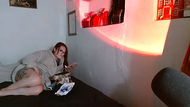 kittenlizz online show from November 23, 12:13 am