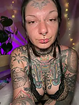 lizzardqueeen online show from March 28, 1:38 am