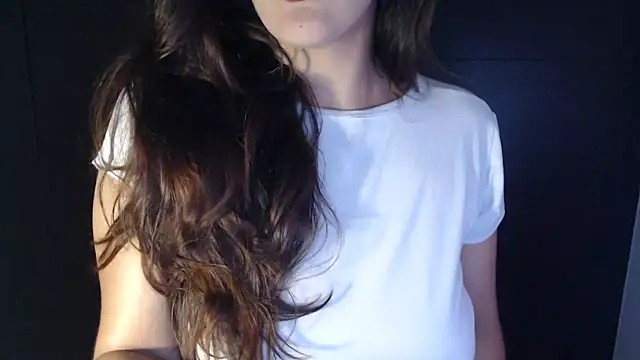 AdharaLujan online show from April 16, 2:06 pm