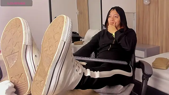 alma fenix online show from December 5, 12:50 pm