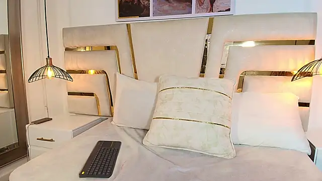 Emelie Ch1 online show from October 15, 11:40 pm