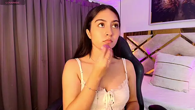 Emelie Ch1 online show from May 3, 9:12 am