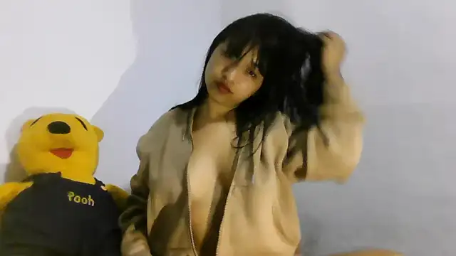 DakotaHoland online show from April 18, 1:41 am