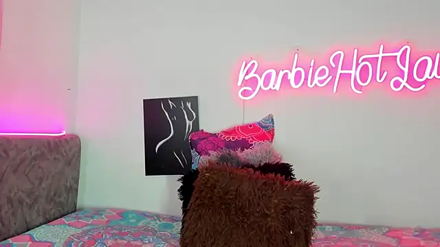 BarbieHotLaura online show from November 15, 10:11 pm