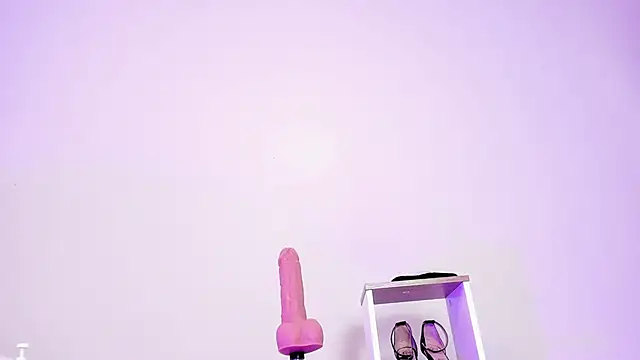 Snapshot of lannarusso_ chatting on September 16, 12:35 pm lannarusso online show from September 16, 12:35 pm
