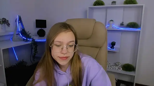 LayriantaVee online show from March 30, 7:41 am