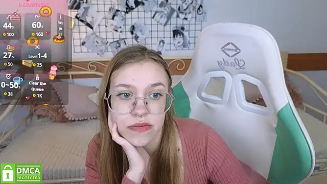 LayriantaVee online show from April 7, 6:26 am