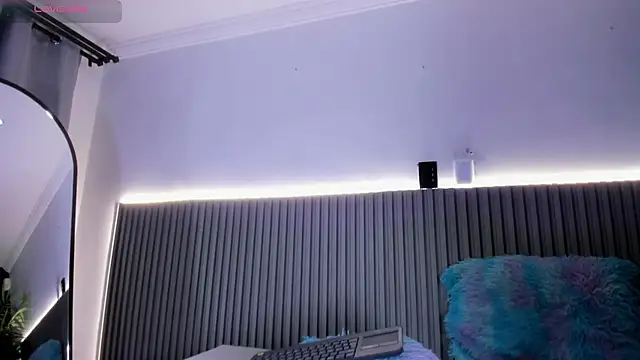 valentina lux online show from February 6, 8:01 pm