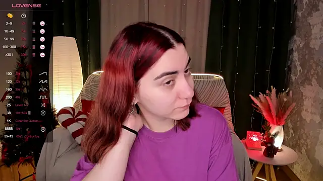 hannacheekss  online show from December 5, 2:22 am